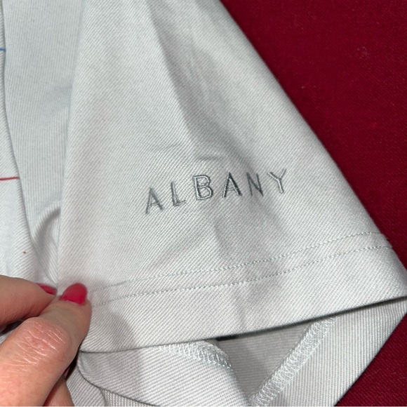 Travis Mathews Light GRAY golf POLO Shirt ALBANY On Sleeve Blue Chest Stripes M - Picture 9 of 15